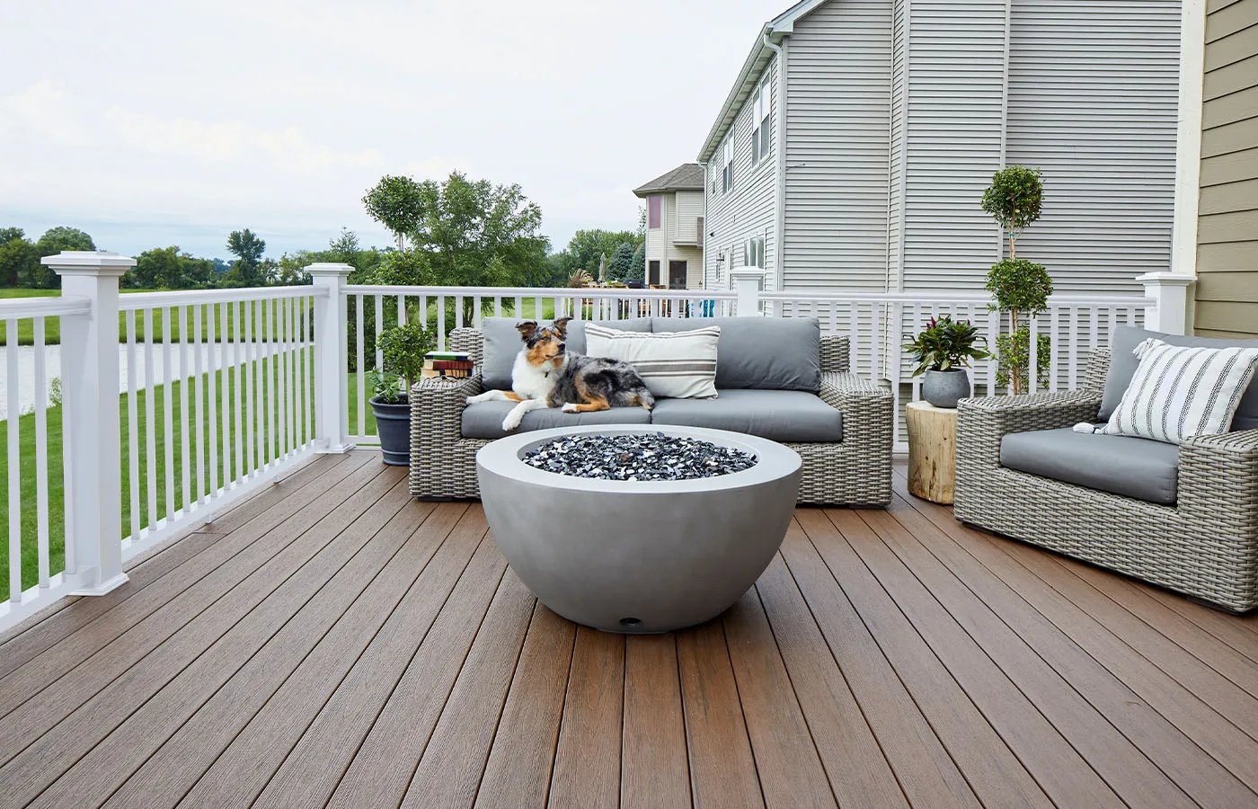 custom-deck-boulder-colorado-summer-ready Custom deck built by Decks by Caio ready for summer season in Boulder Colorado