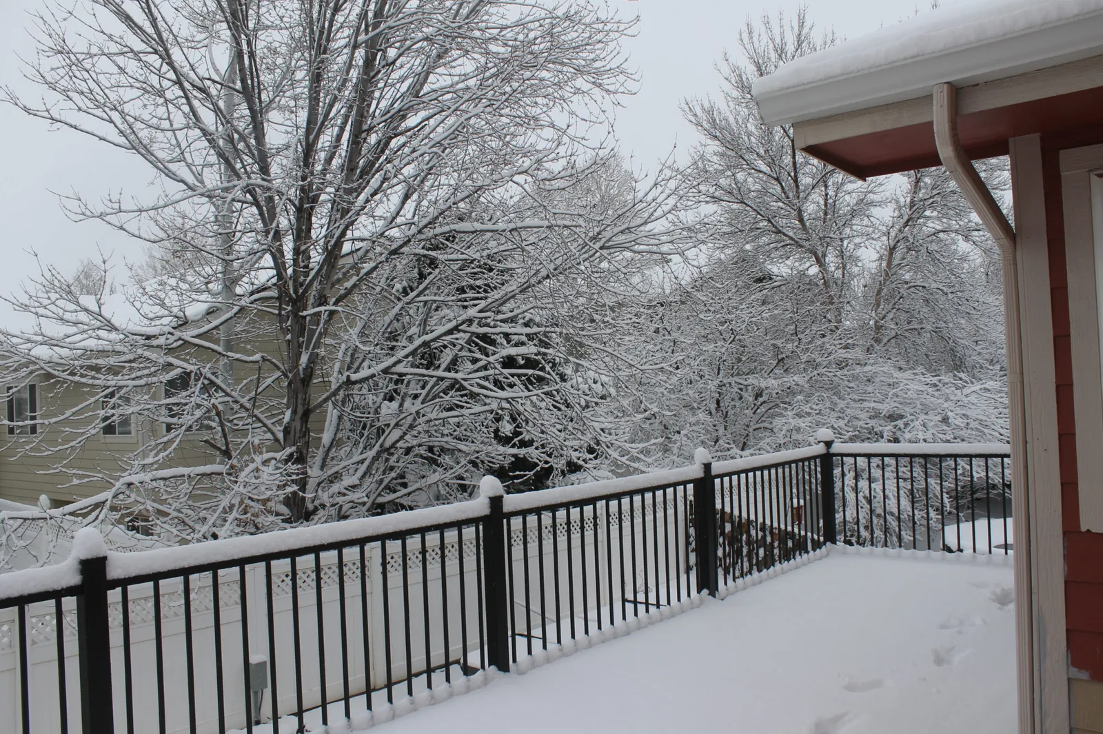 Winter deck care in Colorado: late winter tips for composite decks